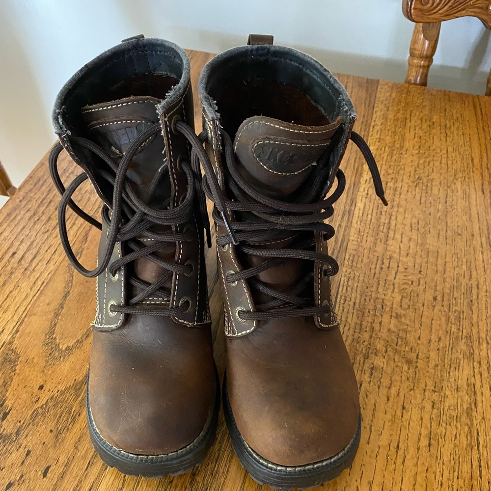 Skechers boots!! Gently worn.